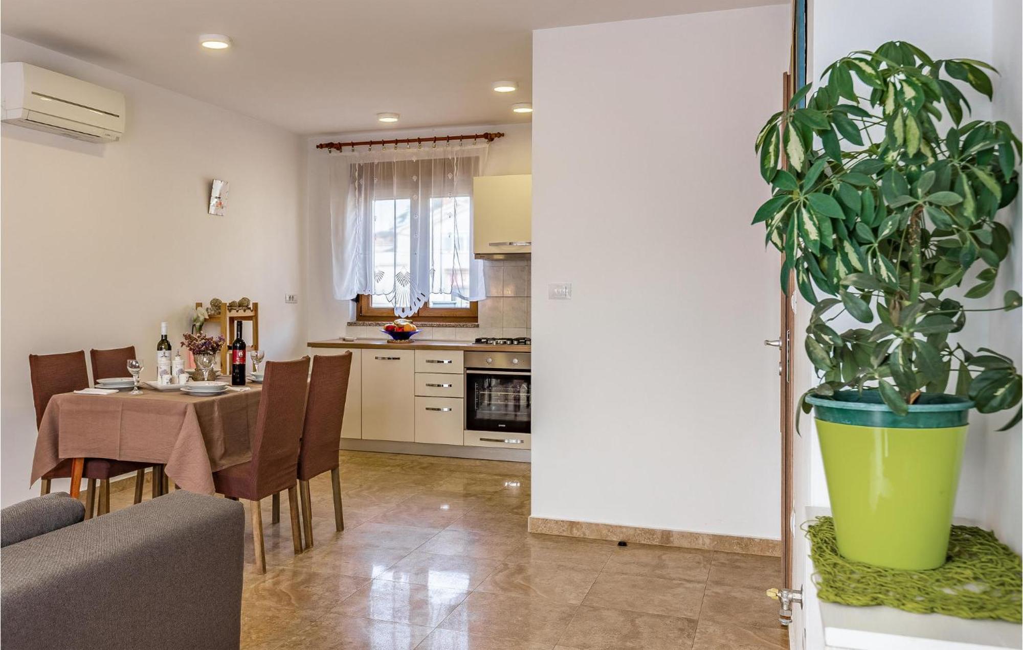 Awesome Apartment In Pula With Wifi エクステリア 写真